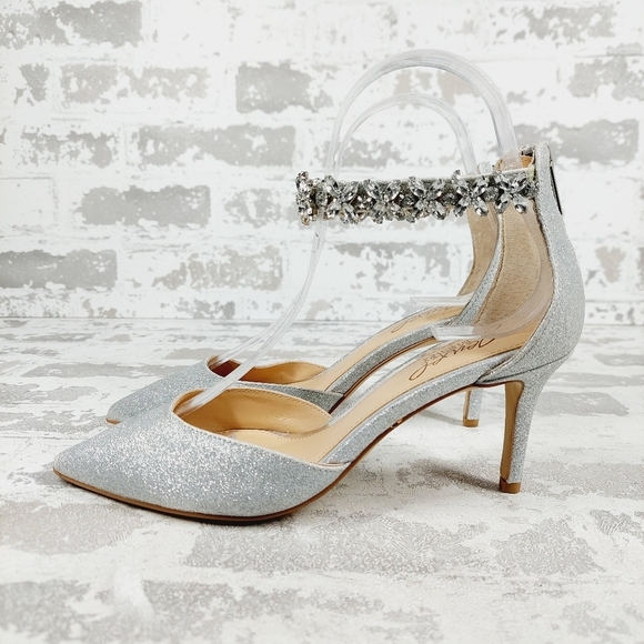New Badgley Mischka Raleigh Silver Ankle Strap Pointed Toe Heels C207 - Picture 1 of 13